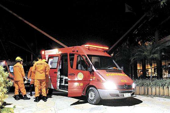 Carro do Corpo de Bombeiros chega ao local do suicídio: sete minutos para que o policial civil atentasse contra a própria vida