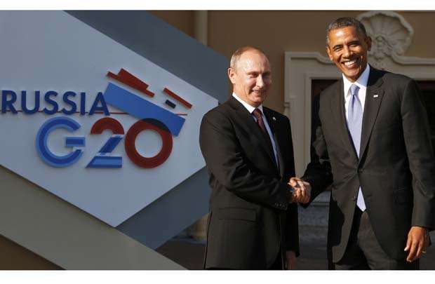 Vladimir Putin recebe Obama antes da primeira sessão de trabalho da Cúpula do G20 em Palácio de Constantino em Strelna, perto de São Petersburgo