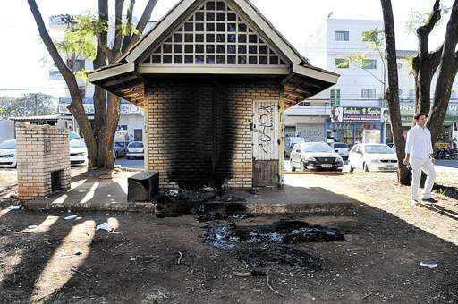 O ataque a quatro mendigos aconteceu na madrugada de 1º de agosto em uma praça da QE 18, no Guará: três jovens presos