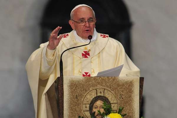 O apelo feito no domingo %u2013 não à guerra e sim à paz %u2013 será repetido amanhã, na abertura da vigília, que será encerrada com a bênção eucarística do papa Francisco