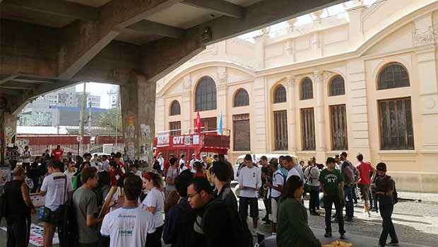 Grupo dos excluídos se concentra embaixo do Viaduto Santa Tereza