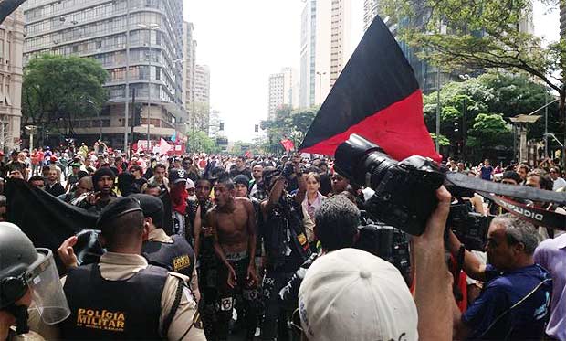 Grupo xingou policiais militares que estavam na Praça Sete