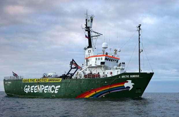 Navio do Greenpeace utilizado em protesto no Ártico contra a Gazprom