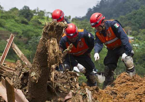 Passagem das tempestades tropicais Ingrid e Manuel, que atingiram simultaneamente a costa mexicana do Pacífico e do Golfo do México e deixou cerca de 160 mortos