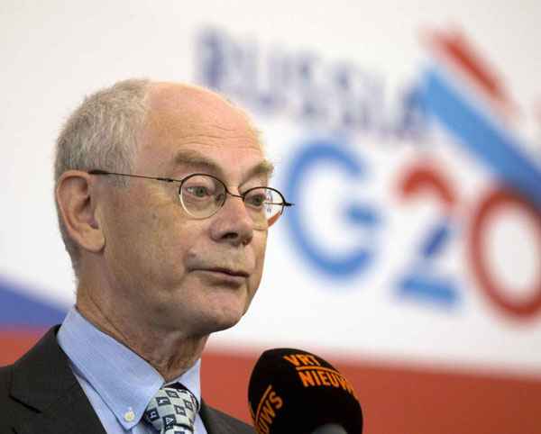 Herman Van Rompuy, presidente do Conselho da União Europeia, felicitou a chanceler alemã Angela Merkel