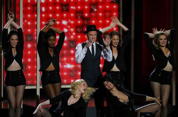 Neil Patrick Harris também apresentou um show musical durante o Emmy