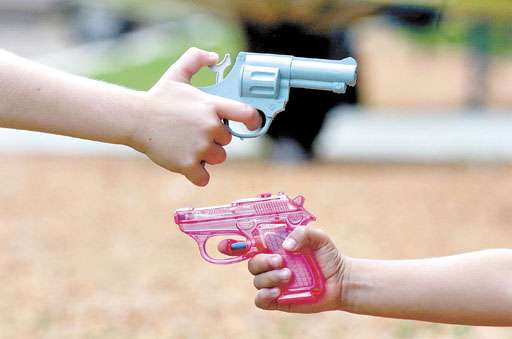 Pistola de Polícia de Brinquedo, Espingardas e pistolas