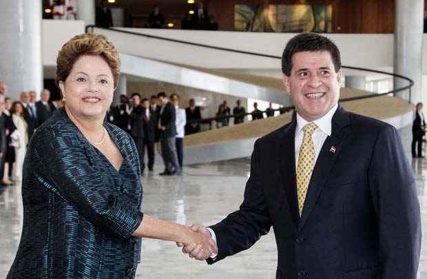 Dilma Rousseff durante cerimônia oficial de chegada do presidente da República do Paraguai, Horacio Cartes