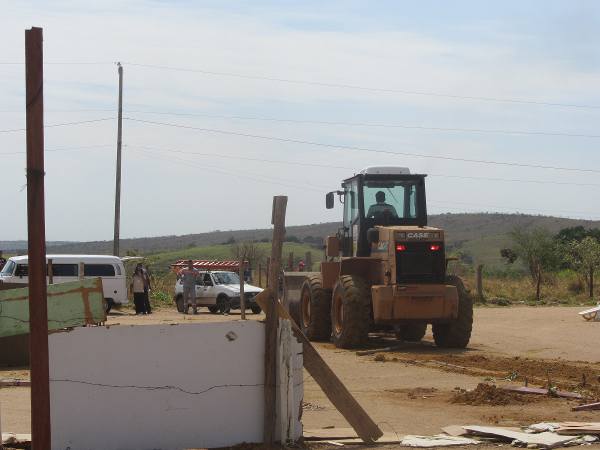 Além da remoção das obras, o Comitê de Combate ao Uso Irregular do Solo desligou dez gambiarras de energia