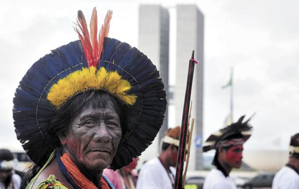 Pintados, os índios que estão acampados em frente ao Congresso protestam de forma pacífica contra a PEC 215