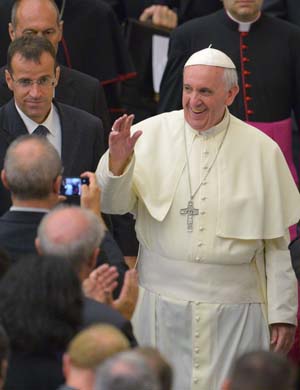 A conversa foi com o fundador do jornal, Eugenio Scalfari, que se autoidentifica ateu, na biblioteca da Residência Santa Marta, no Vaticano