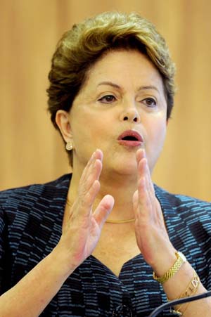 Em mensagens, Dilma reiterou a indignação com a espionagem de dados privados de brasileiros