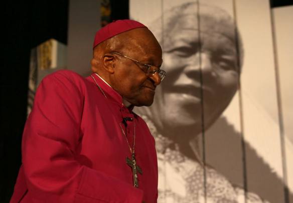 Desmond Tutu durante o lançamento da Exposição Cidades Nelson Mandela Cabo Legado, em comemoração aos 95 anos de Nelson Mandela