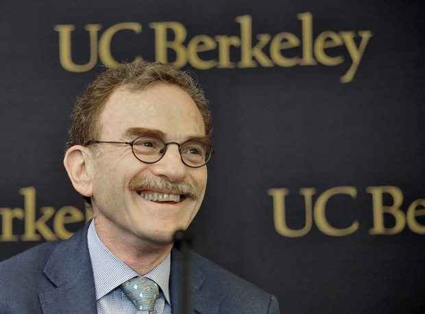 Randy Schekman durante uma conferência na Universidade da Califórnia, em Berkeley, após ser informado de ser co- vencedor do 2013 Prêmio Nobel de Medicina