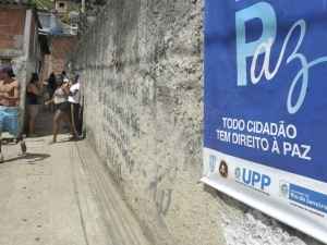 Uma equipe da Defesa Civil municipal fez testes nos equipamentos nos 17 conjuntos de sirenes do Sistema de Alerta e Alarme no Complexo do Lins