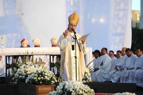 Arcebispo Dom Sérgio da Rocha celebra a missa de Nossa Senhora Aparecida