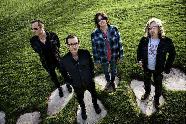 Com novos integrantes no grupo, Stone Temple Pilots grava álbum com Chester Bennington, músico do Linkin Park