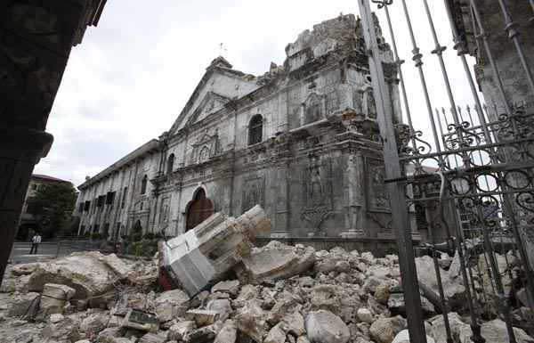 Várias edificações ficaram destruídas