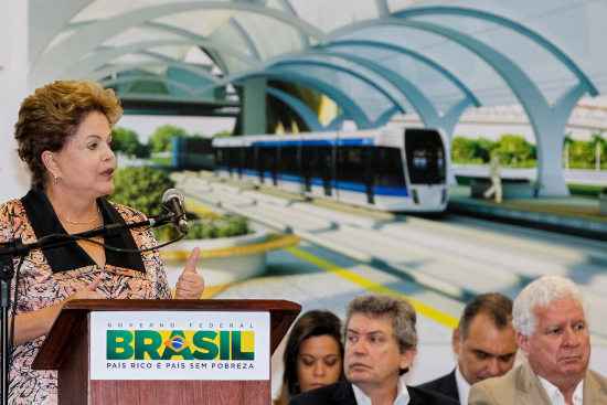 Dilma durante cerimonia de anuncio de investimentos do PAC Mobilidade Urbana