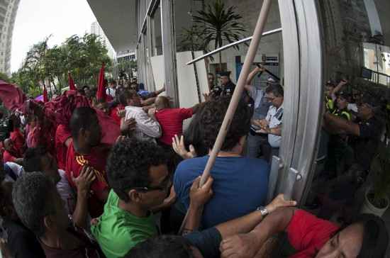 Trabalhadores sem-teto entraram em confronto com policiais militares e guardas municipais