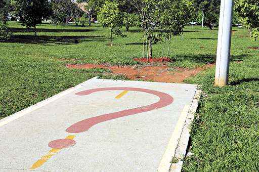 Na altura da Quadra 100 do Sudoeste, a ciclovia acaba de repente