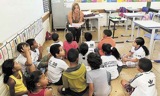 Com a ajuda de psicólogos, os professores foram orientados a discutir, em sala de aula, o sentimento de perda dos pequenos estudantes