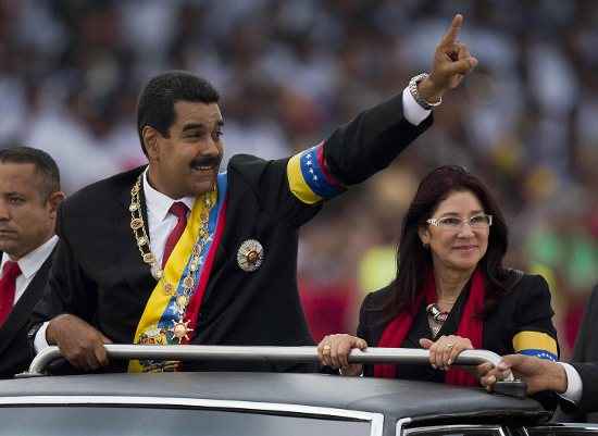 De Chávez, Maduro herdou sua midiática forma de governar