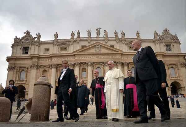 Atualmente, com o papa Francisco, que surpreende pela proximidade que gosta de ter com seus fiéis, a CTV revisou seus métodos de gravação