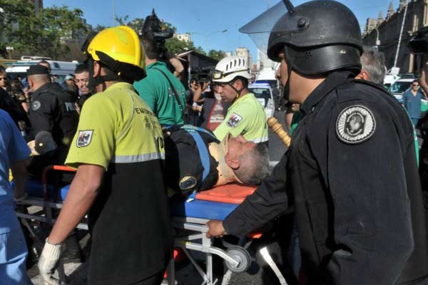 O trem, que faz o transporte diário de milhares de pessoas, viajava semivazio por ser sábado