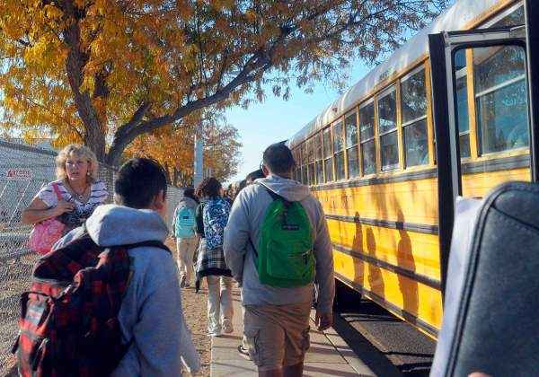 Estudantes de Middle School após o tiroteio na escola