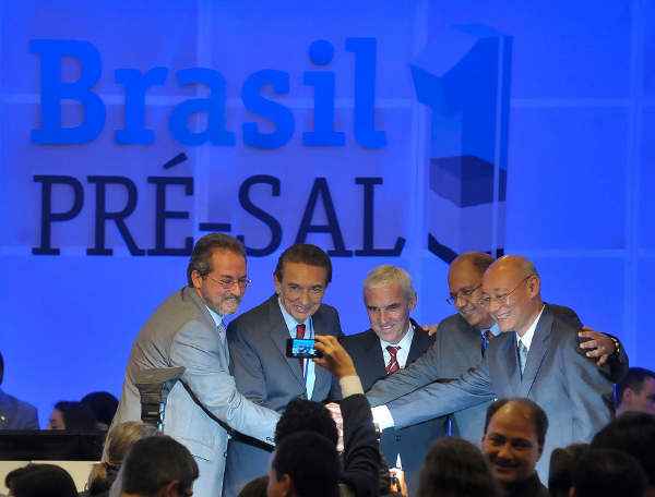 O consórcio formado pelas empresas Shell, Total, CNPC, CNOOC e Petrobras foi o vencedor da 1ª Rodada de Licitação do Pré-Sal