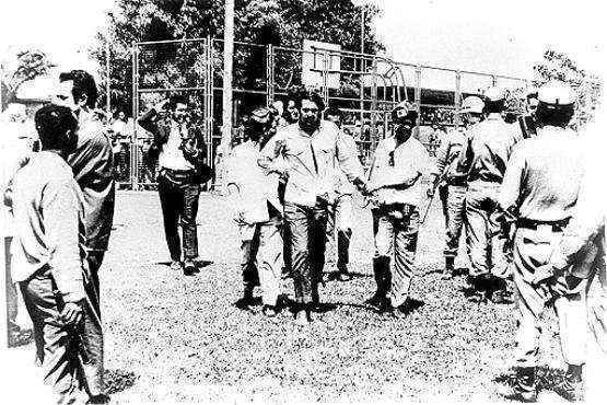 A prisão ocorreu durante a invasão da Universidade de Brasília, em 1968, e foi registrada pelo Correio, na ocasião