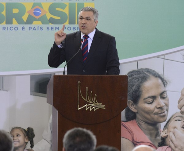 Ministro da Saúde, Alexandre Padilha, discursa durante apresentação do balanço do Programa Mais Médicos