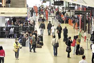 Servidores públicos do aeroporto de Confins, em Belo Horizonte, próximo a ser privatizado, entrarão no PDV