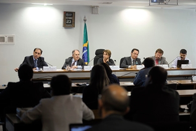 Durante audiência pública no Senado, especialistas criticam eficiência de financiamento na área