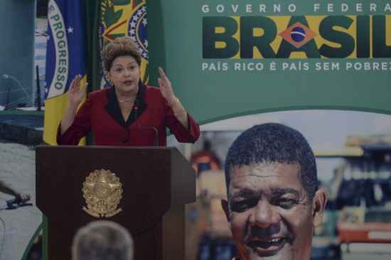 A presidente Dilma Rousseff participou de cerimônia de anuncio do resultado da seleção de saneamento e pavimentação do PAC 2