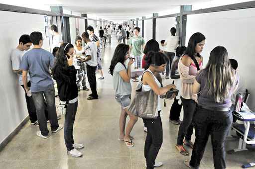 Movimentação de estudantes antes do início do Enem, no ano passado: atrasos não serão tolerados