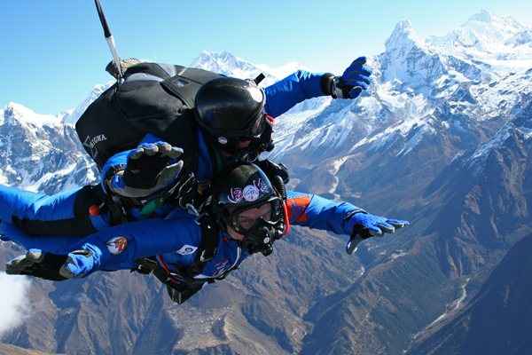 Salto foi realizado nesse domingo (27/10) próximo ao Monte Everest