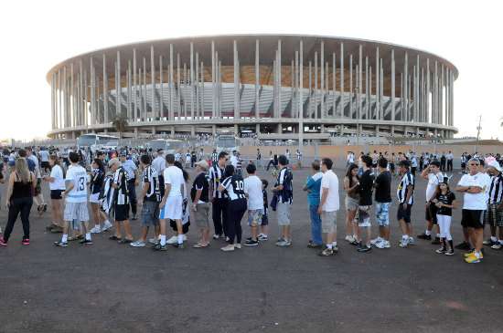 Torcedores na fila para a partida entre Botafogo e Goiás no Estádio Nacional de Brasília Mané Garrincha, no último mês de agosto