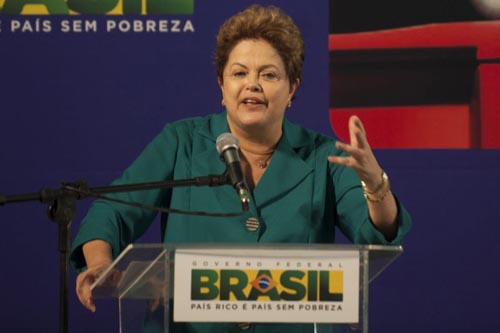 Dilma também ressaltou que o governo combateu a inflação e a fez arrefecer, o que protegeu a renda do trabalhador