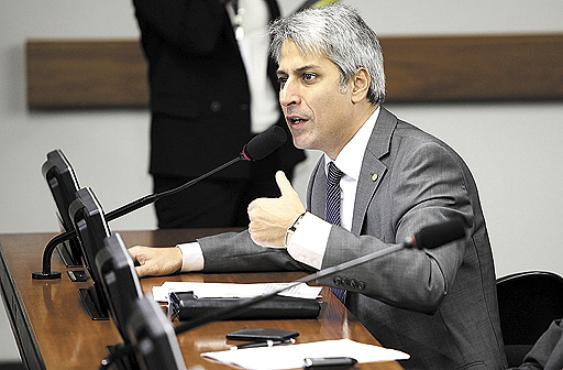 Molon, o relator do projeto: texto ainda tem pontos sem consenso