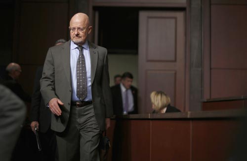 Diretor da NSA, James Clapper, chega para depor em audiência do Comitê de Inteligência no Capitólio, em Washington