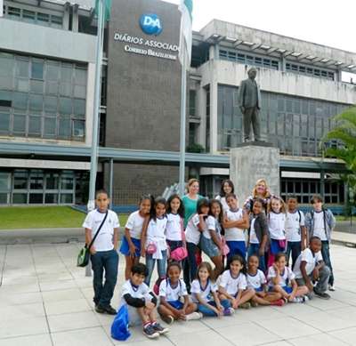 Mais uma turma da Escola Classe 2 de Candangolândia visita sede do Correio