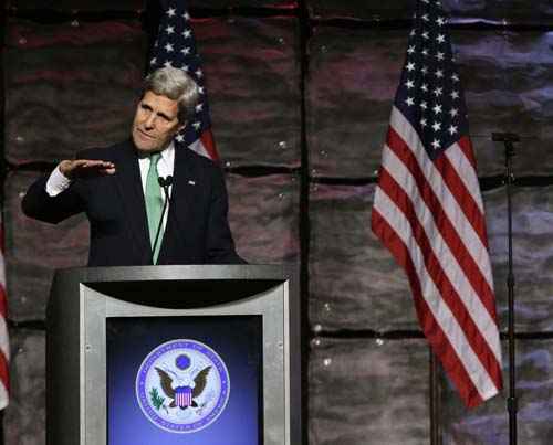 John Kerry fala durante conferência em Washington