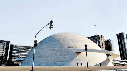 Projetado por Oscar Niemeyer, o Museu Nacional sofre com a falta de verba local para a promoção de projetos