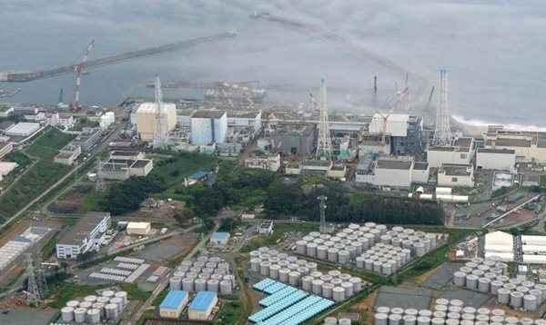 Vista aérea mostra a Tokyo Electric Power Co.( TEPCO ), a usina nuclear e seus tanques de armazenamento de água contaminada em Fukushima,