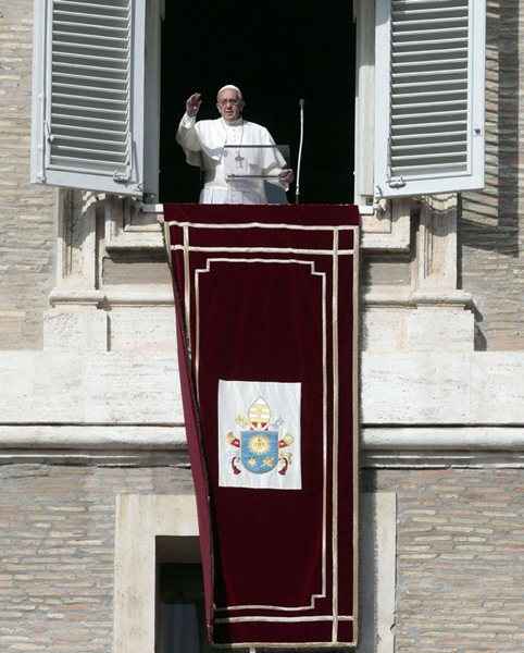 Papa Francisco na praça São Pedro no último domingo (3/11)