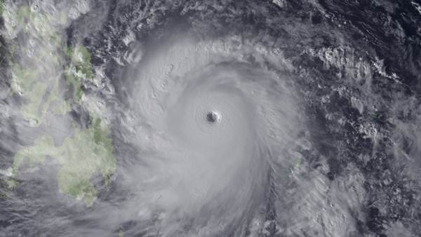 A velocidade do vento faz de Haiyan um dos tufões mais fortes da história