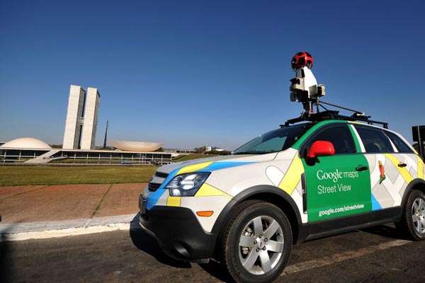 Foto tirada em setembro de 2011 mostra carro do Google colhendo imagens para a ferramenta Street View