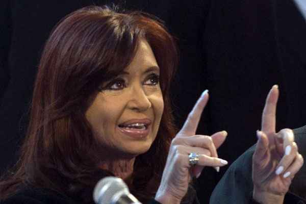 Cristina Kirchner recebeu alta médica neste sábado após a operação no crânio à qual foi submetida no dia 8 de outubro